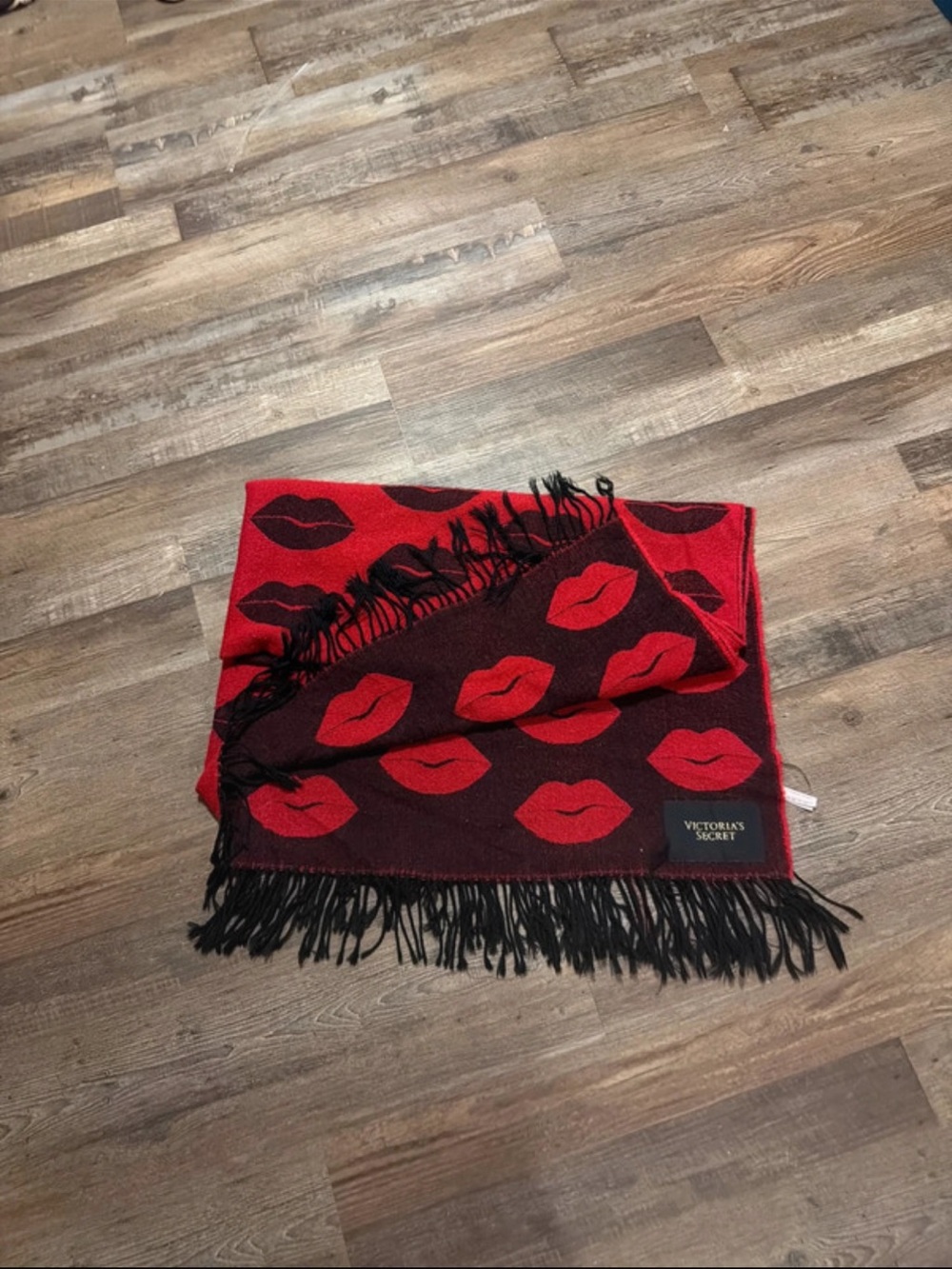 Victoria's Secret Red & Black Lip Print Fringe Throw